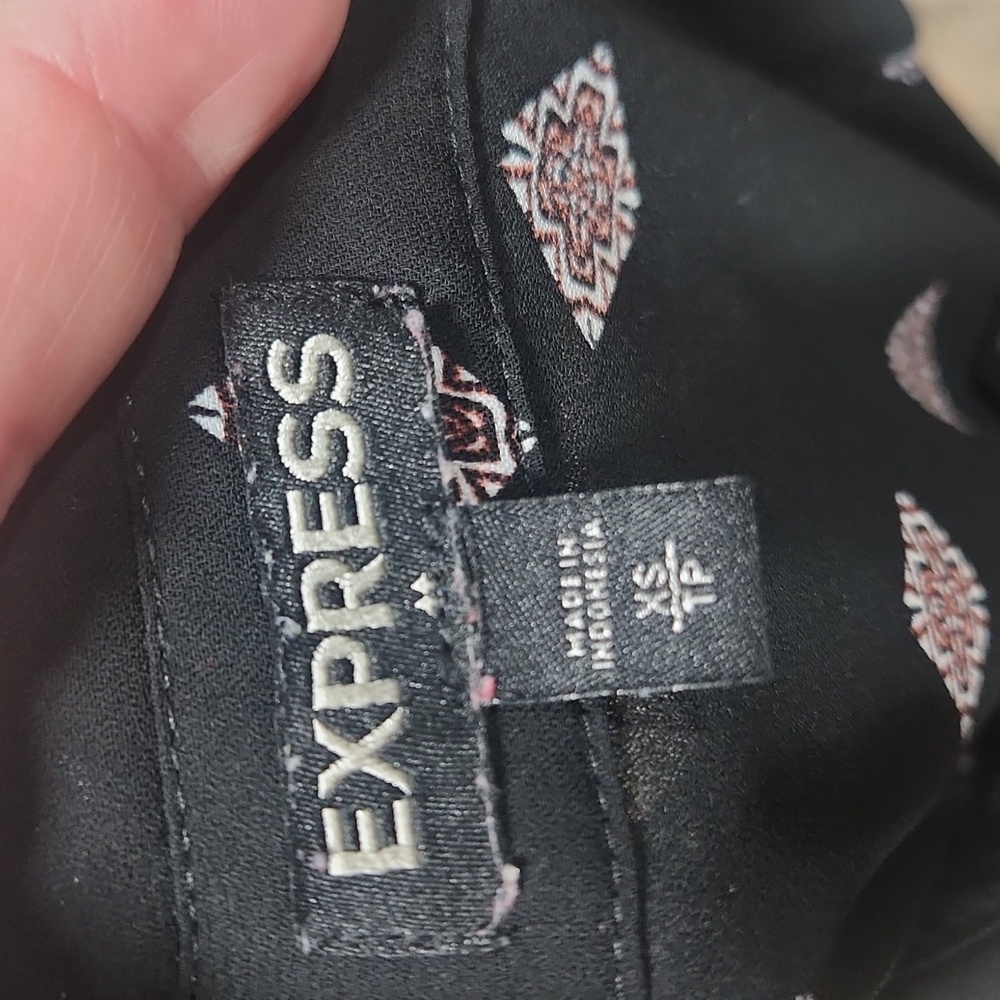 EXPRESS Sleeveless button-down top - Picture 7 of 10